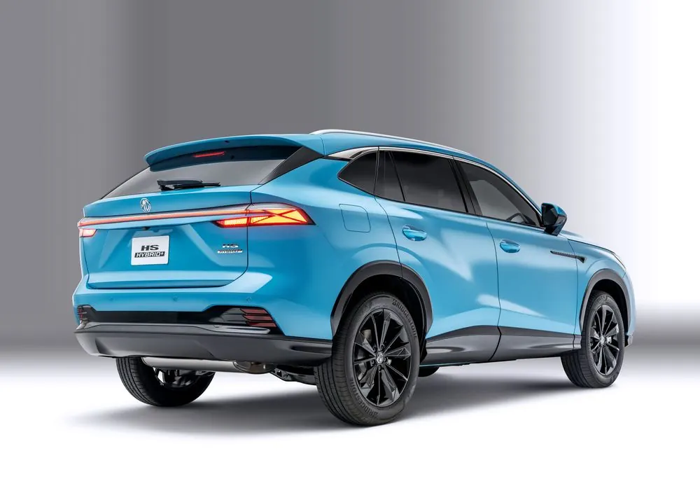 Autos — MG HS azul, vista trasera 3/4