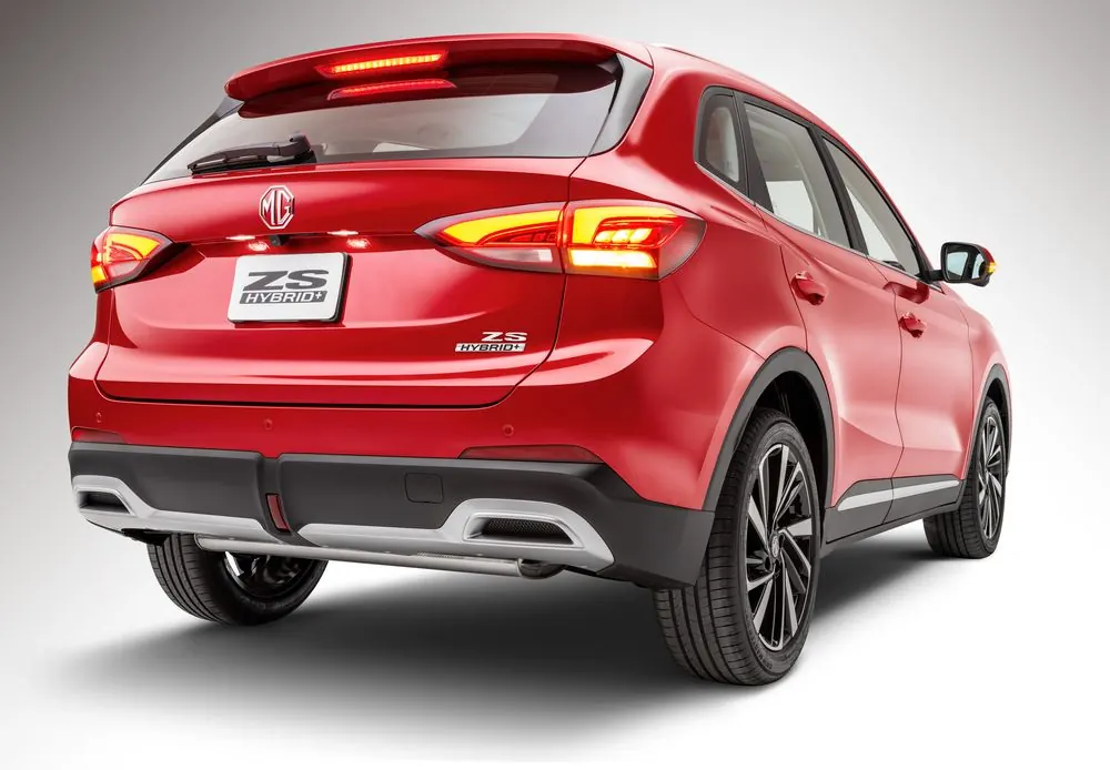 Autos — MG ZS Hybrid+ rojo, vista trasera baja