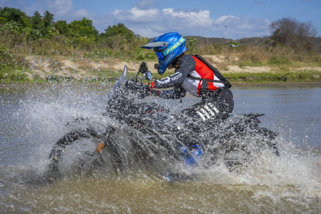GS Motos — cruce de río