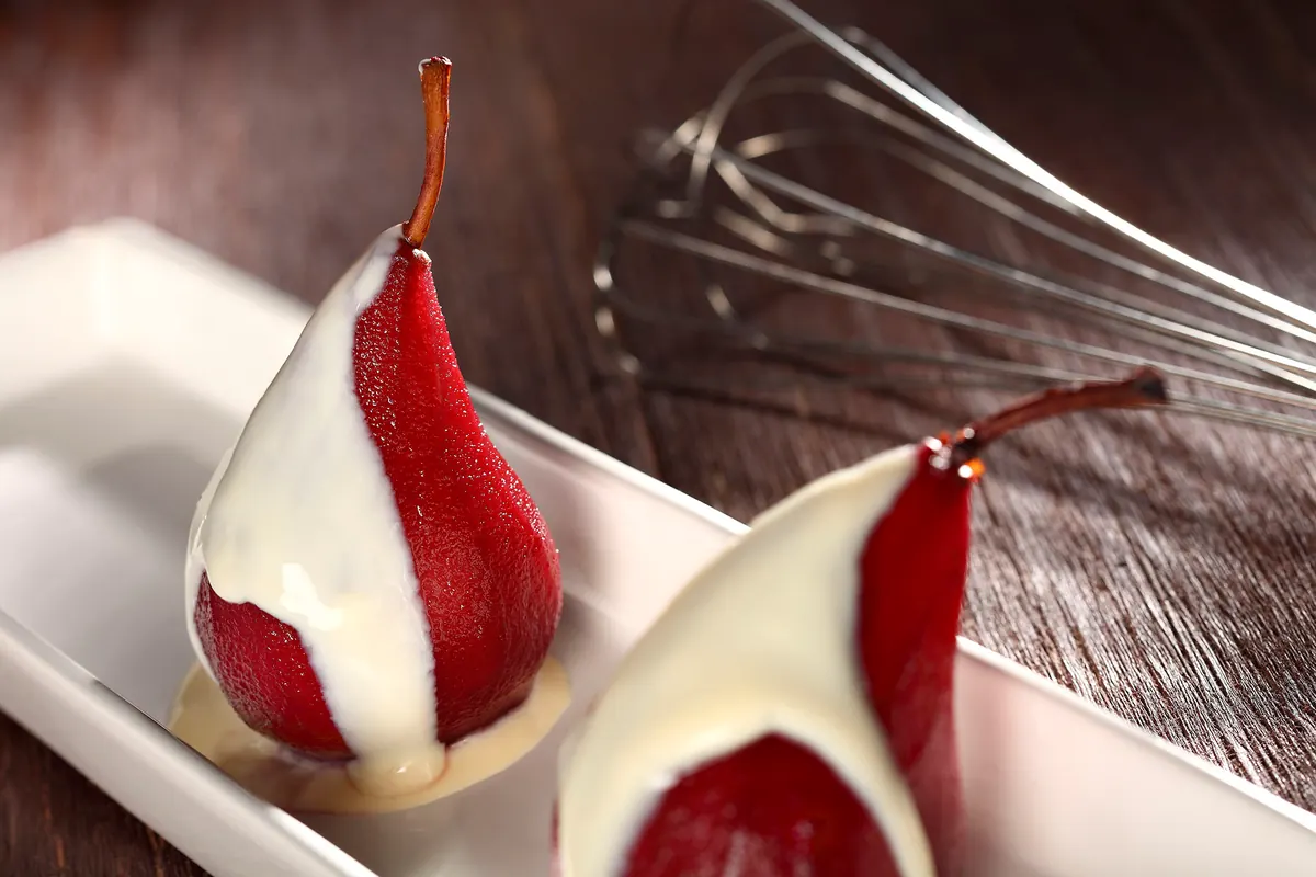 Repostería — peras al vino con chocolate blanco
