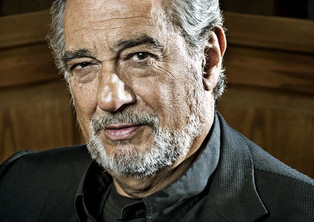 Retrato — hombre mayor de barba blanca, primer plano